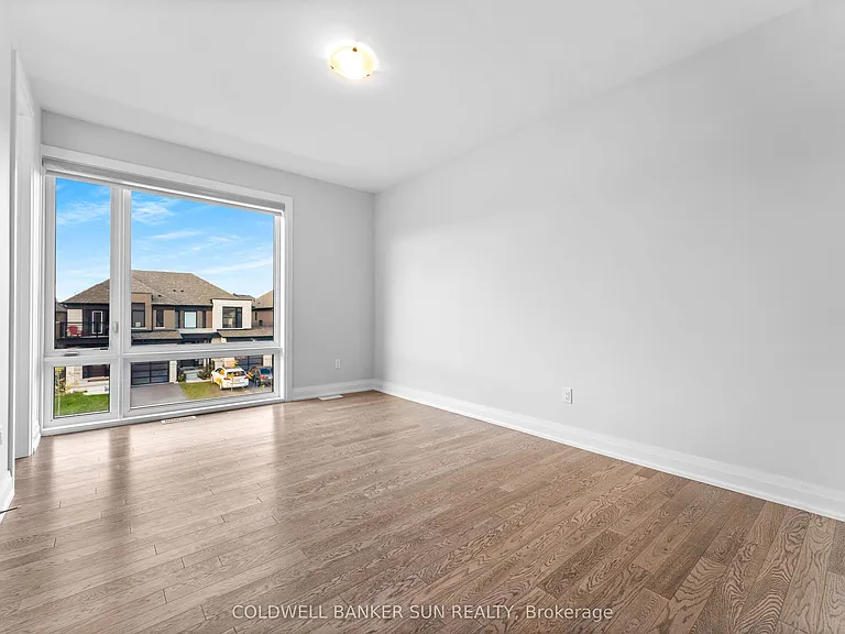 166 Prince Charles Cres — Photo 33