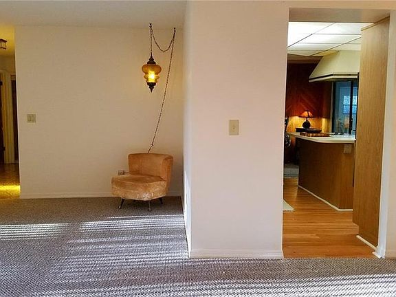 5th image of 4555 Camelot Dr