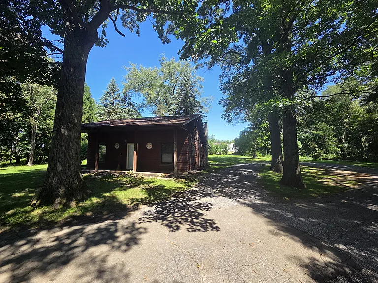 110 Chapel Rd — Photo 2