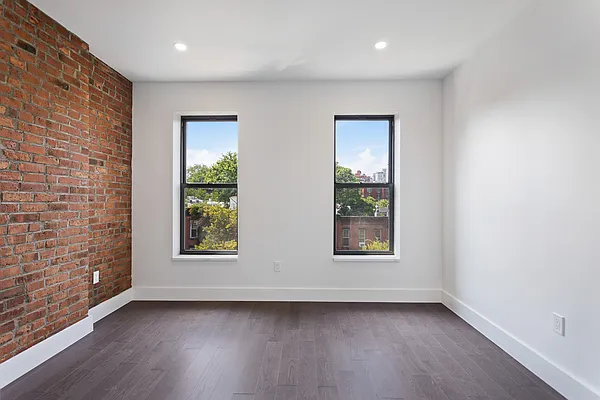 Rented by Safdie Realty Group | media 15