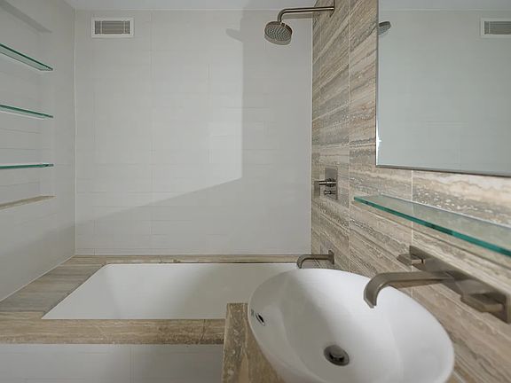4th image of 322 W 57th St APT 25D