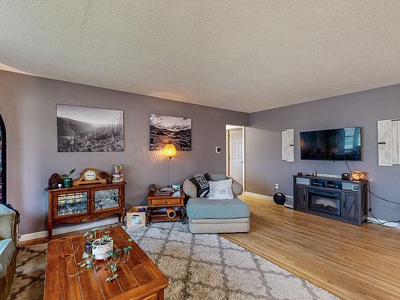 3rd image of 1508 16 1/2 Ave NW