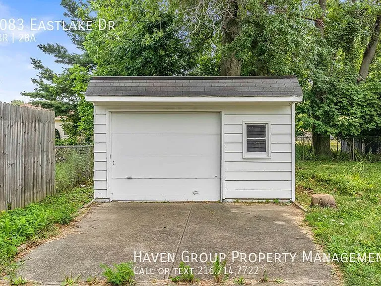 1083 Eastlake Dr — Photo 23