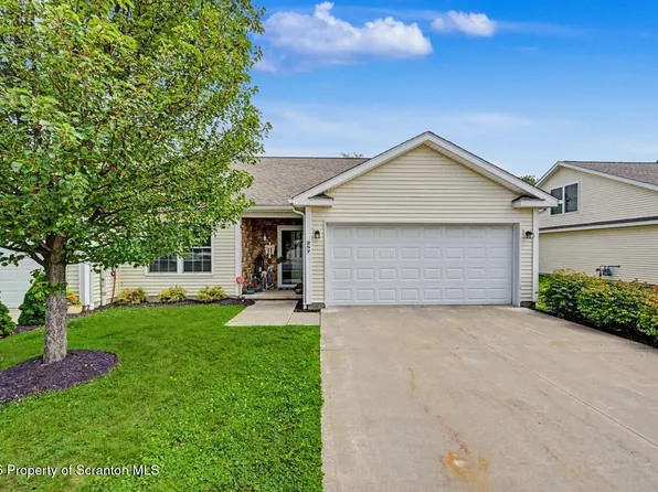 257 Foxtail Cir, Archbald, PA 18403