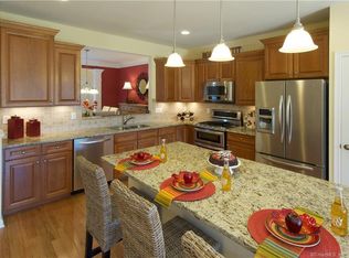 708 Championship Dr, Oxford, CT 06824