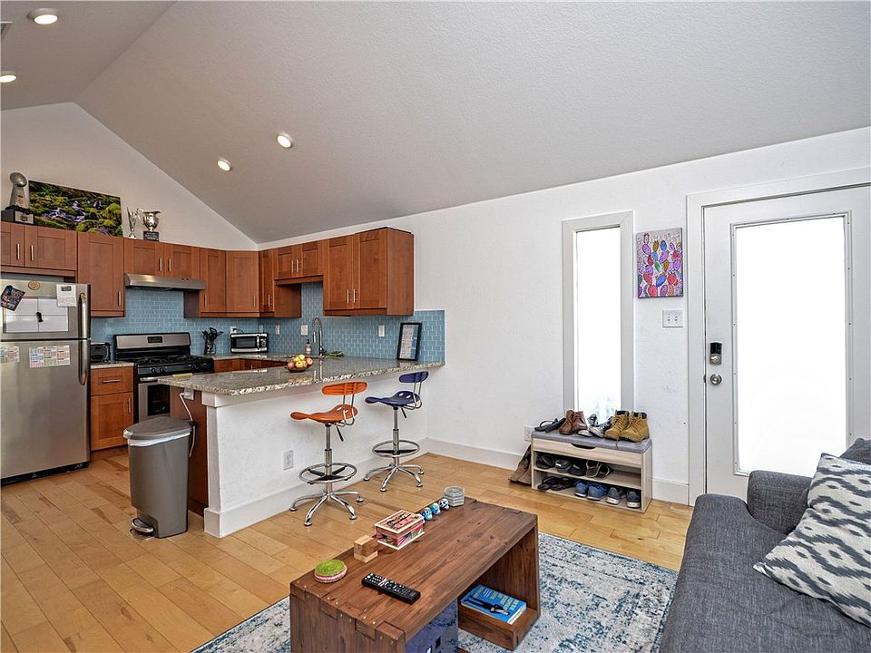 1st image of 1309 E 52nd St #1