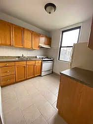 Rented by Zikos Realty Services