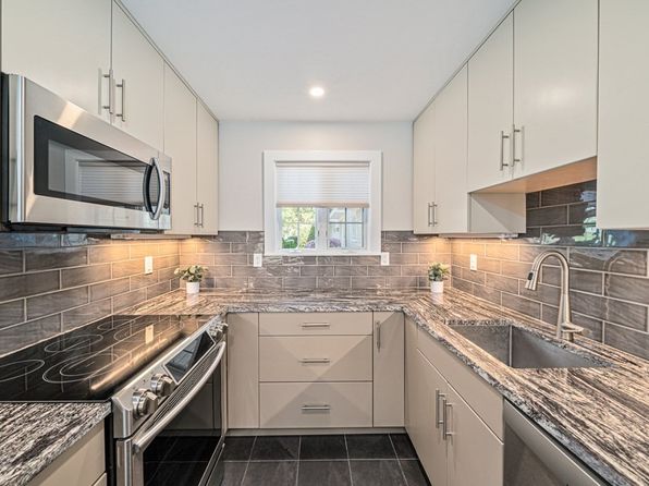 11 Nancy Rd APT 4
