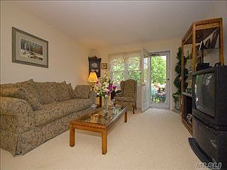 1st image of 8 Harbour Ln APT 1B