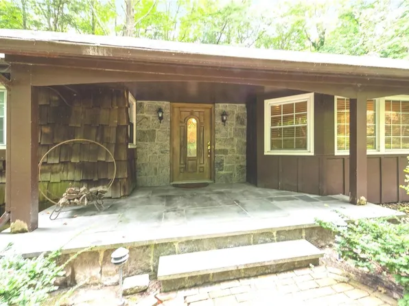 3 Ryder Court, Dix Hills, NY 11746