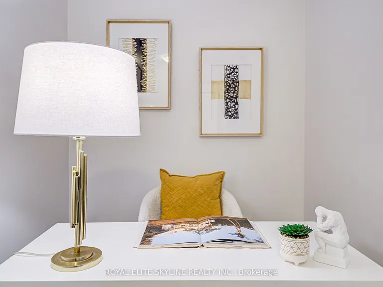 955 Bay St #310 — Photo 8
