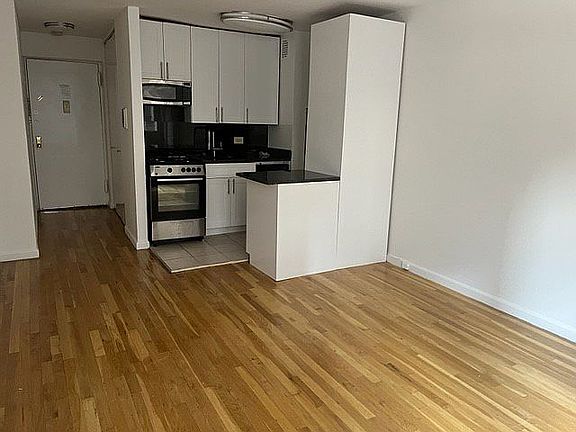 4th image of 77 W 15th St #213