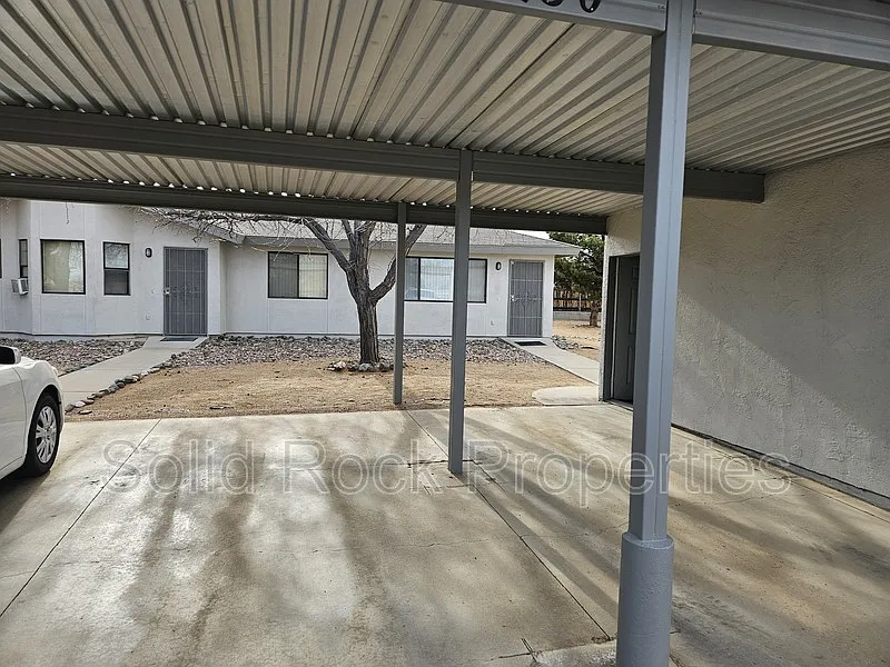 Building Photo - 3230 N Victor Rd #C