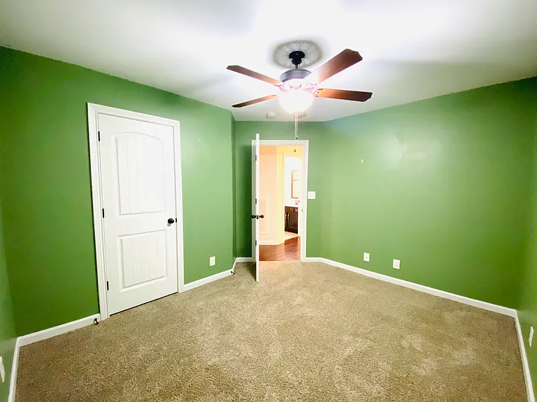 1194 Eagles Bluff Dr — Photo 46