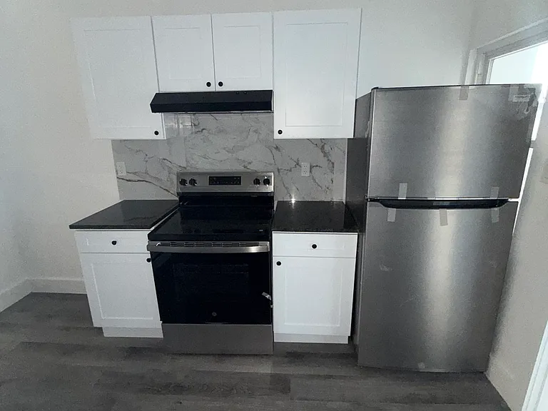 25 Riverview Pl #2L — Photo 1