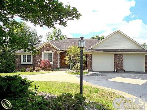 GREAT RANCH, 1 3/4 ACRE LOT!