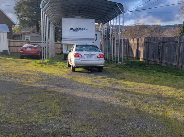 180 Pheasant Ct, Roseburg, OR 97471