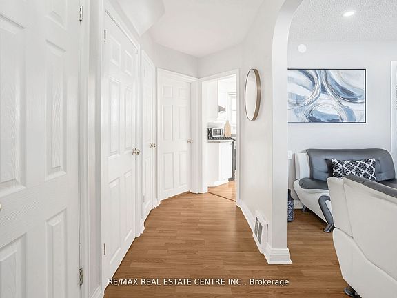5th image of 401 Elgin St E