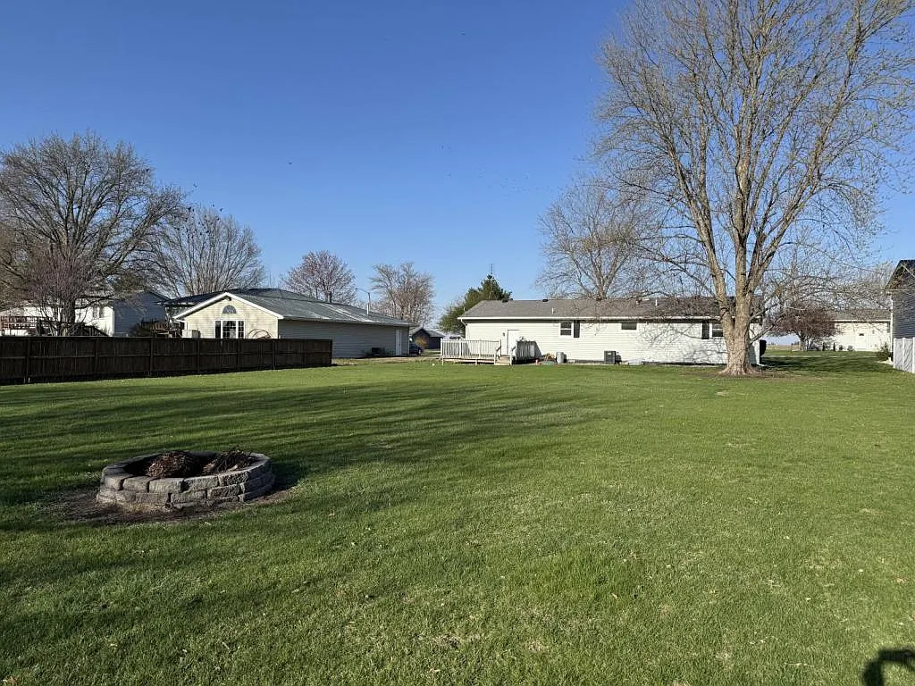 402 S Stockdale Ln — Photo 4