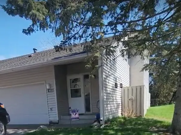 923 Monterey Ct N, Shoreview, MN 55126
