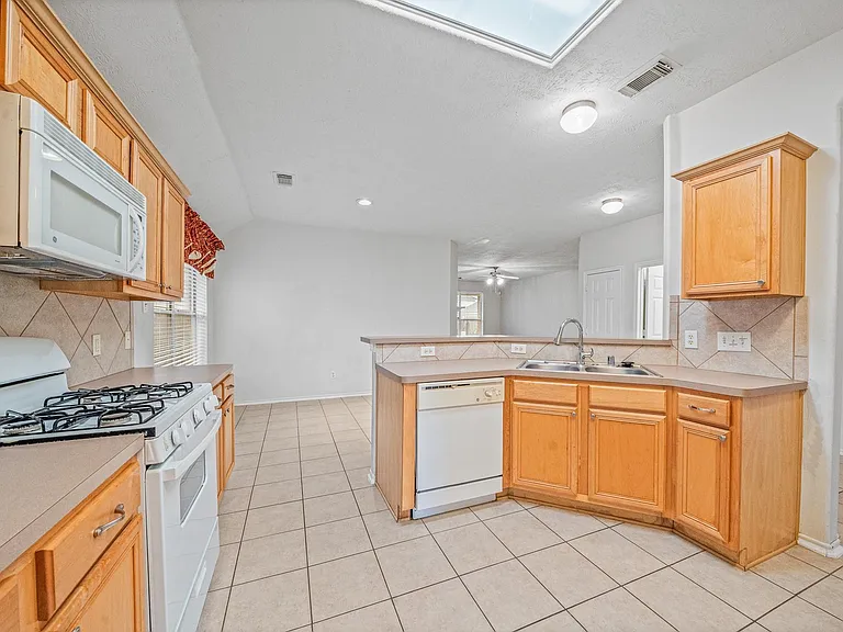6423 Bonnie Chase Ln — Photo 13