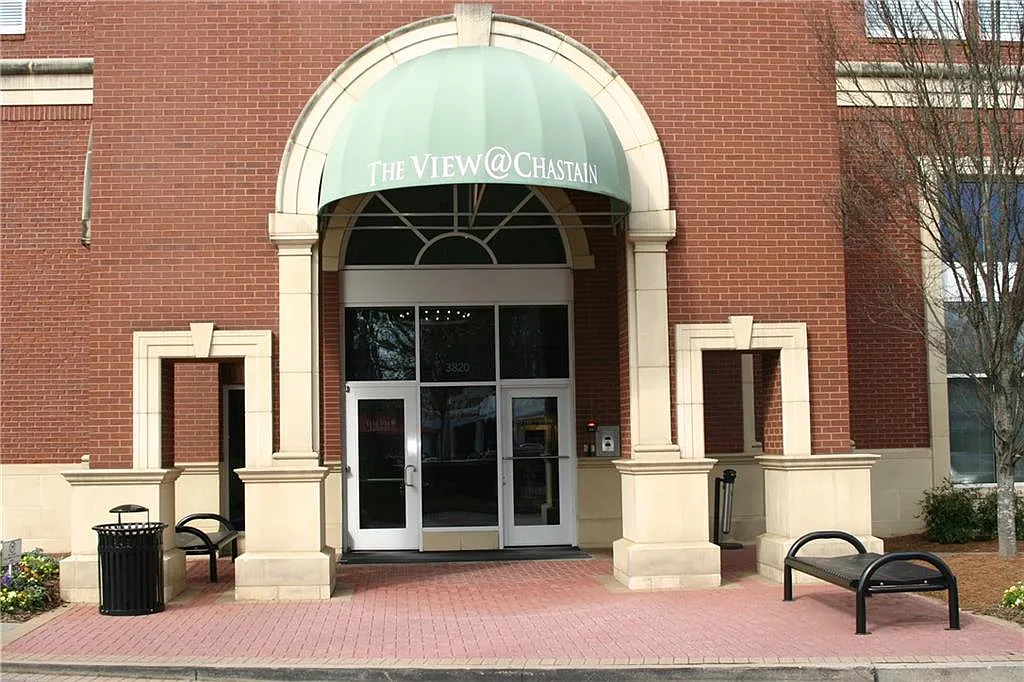 1 bed, 1.0 bath, 964 sqft, $2,100 — Photo 1