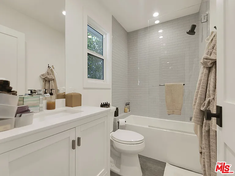 13506 Chandler Blvd — Photo 13