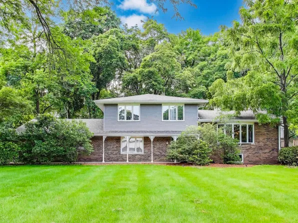 32362 N Pine Ave, Grayslake, IL 60030