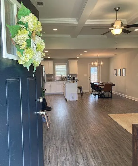 614 Broderick Cir — Photo 3