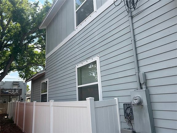 3rd image of 2128 W Walnut St