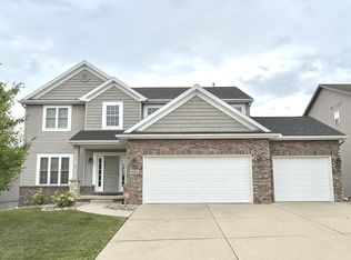 5006 Londonderry Rd, Bloomington, IL 61705