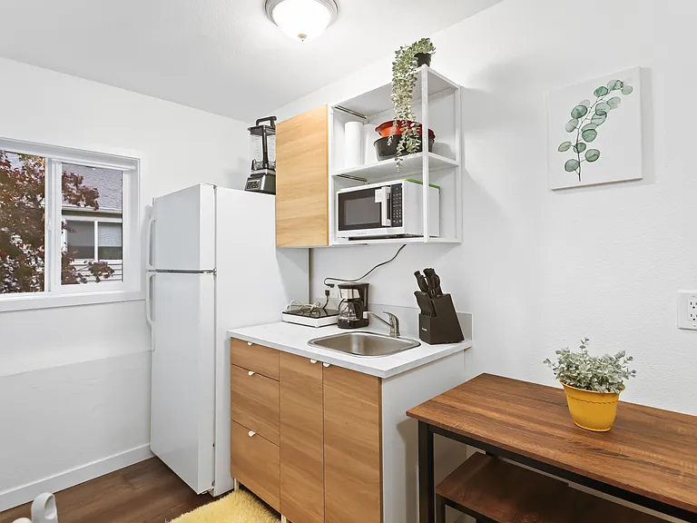 1104 SW Gaines St #D — Photo 5