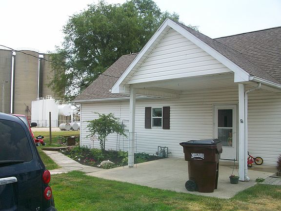 2nd image of 725 Jackson St