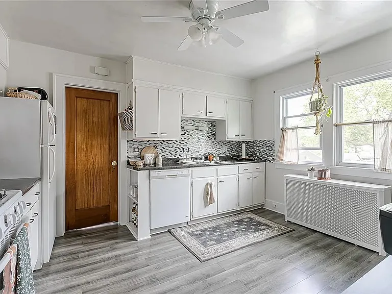 28-30 Elmcroft Rd #28 — Photo 2