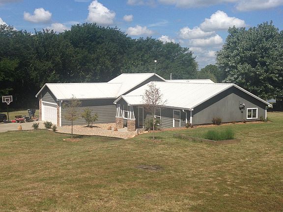 House w/rock landscaping