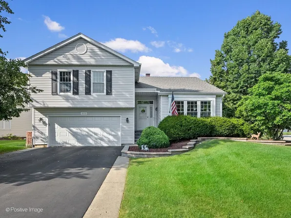 575 Adare Rd, Bartlett, IL 60103