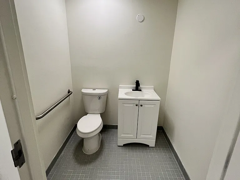 2101 Main St #A — Photo 9