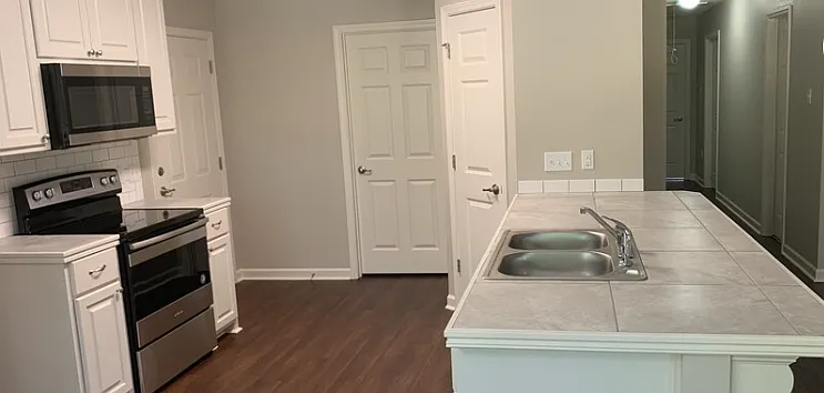 1491 Ravier Ln — Photo 2