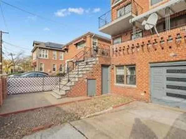 685 Rockaway Parkway image 3 of 17