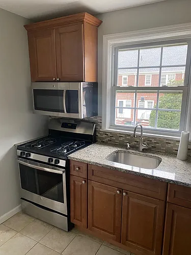 293 Elmwood Ave #B Photo 1