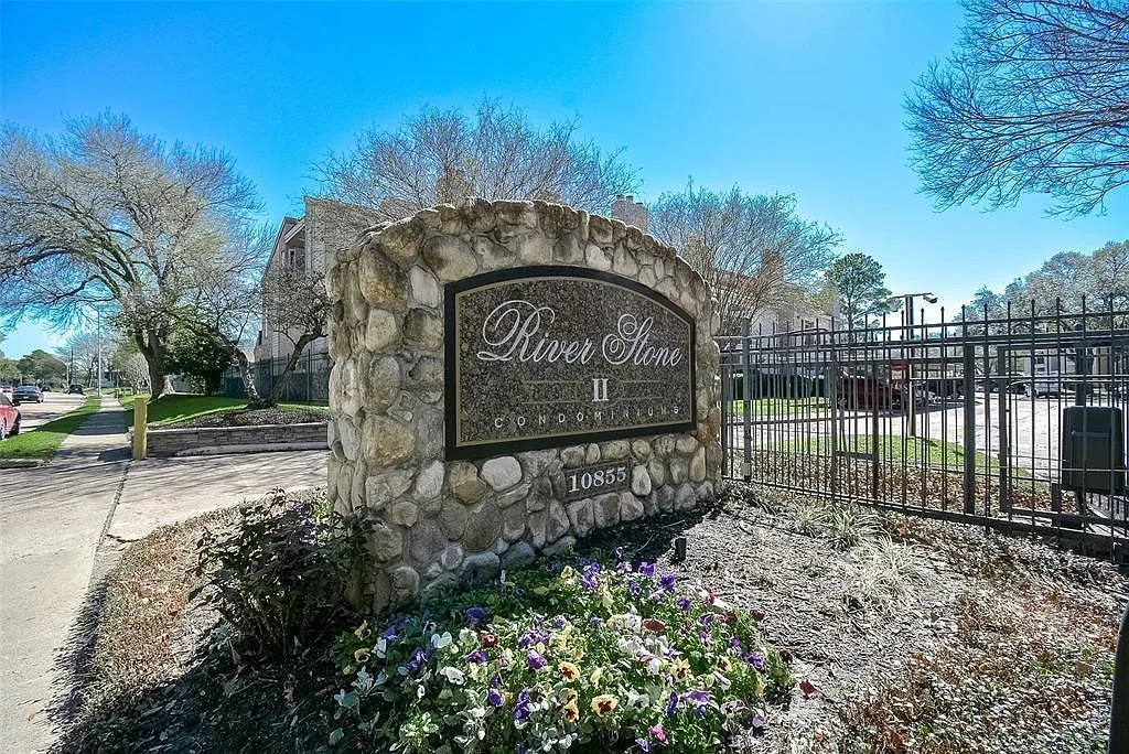 2 bed, 2.0 bath, 951 sqft, $1,300 — Photo 1