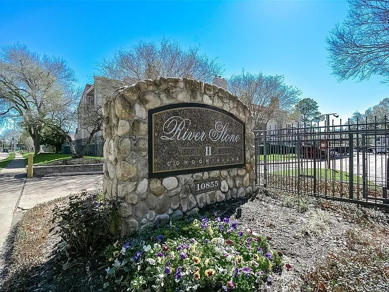 10855 Meadowglen Ln #1131 — Photo 1