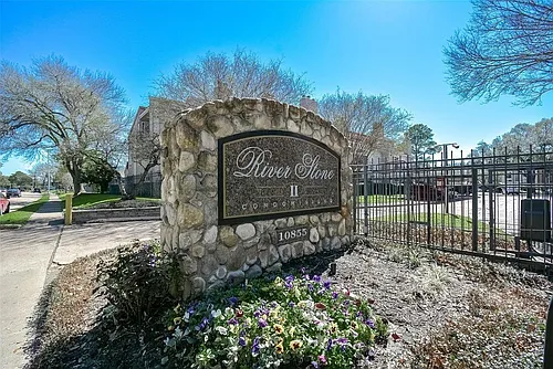 10855 Meadowglen Ln Photo 1