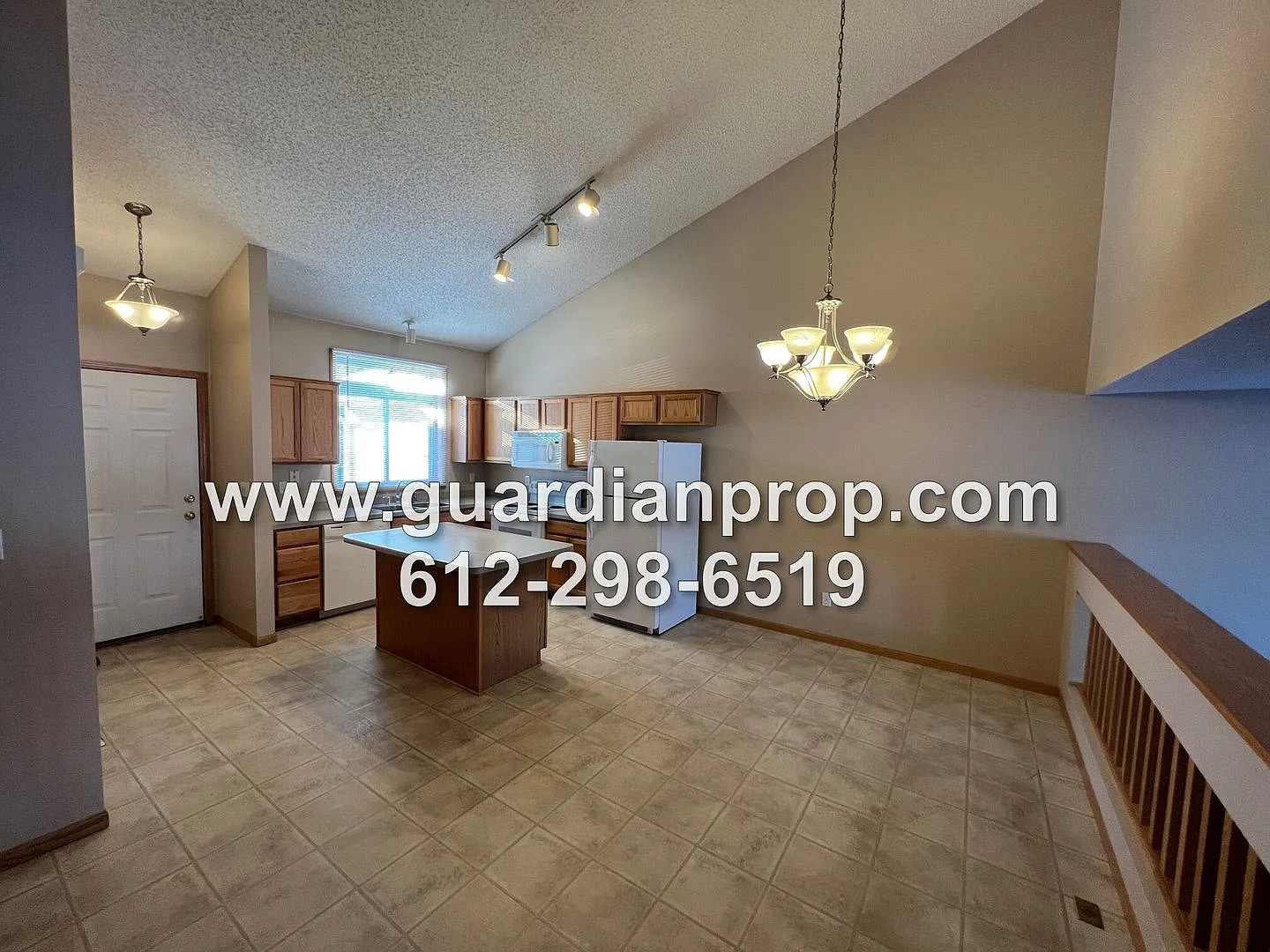 Townhouse Available September 1, Vaulted Ceilings, Open Floor Plan, 2 Bath, Attached Garage — Photo 4