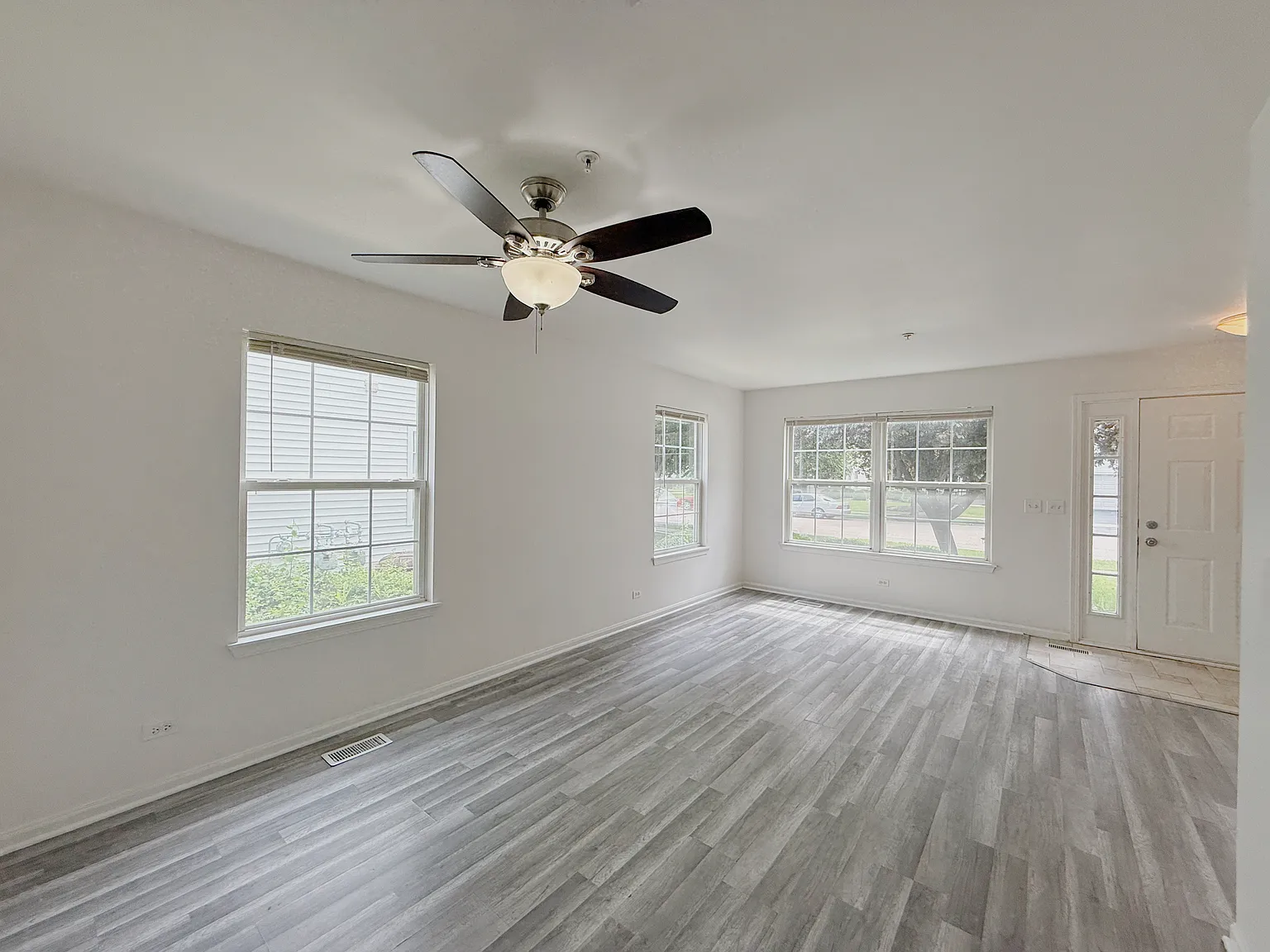 2 bed, 2.5 bath, 1116 sqft, $2,100 — Photo 2