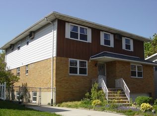 2439 1st St, Fort Lee, NJ 07024