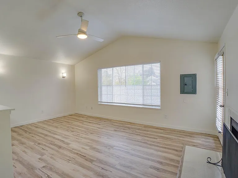 Park Crest Townhomes — Photo 8