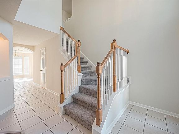 4th image of 510 Holly Crest Drive