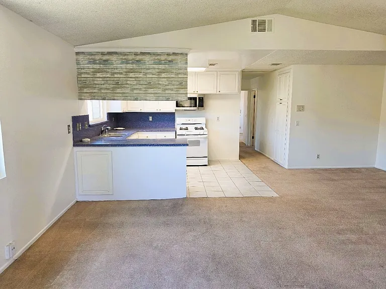 4442 E Addington Dr — Photo 6