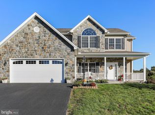 275 Cresthaven Dr, Fayetteville, PA 17222